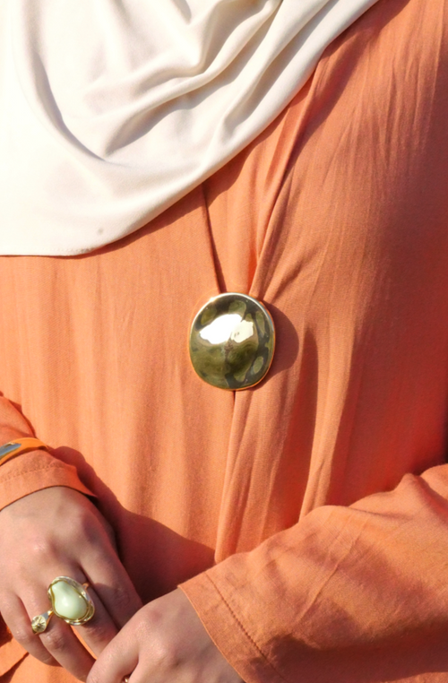 Broche dorée