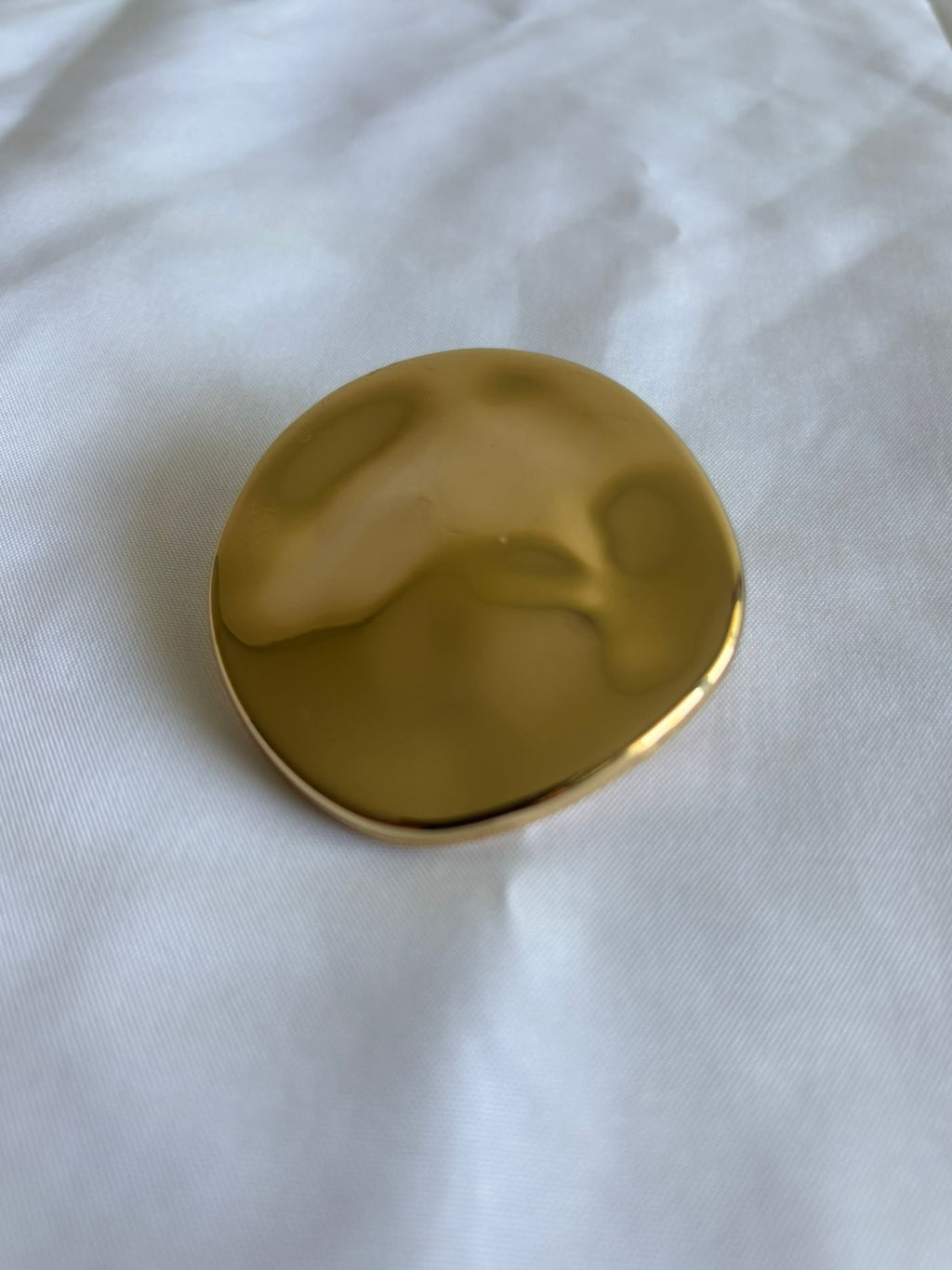 Broche dorée